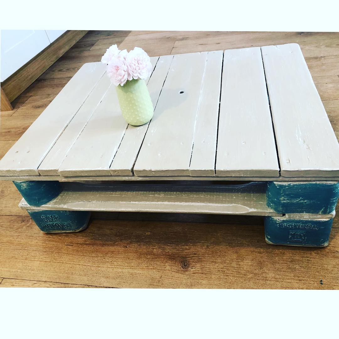 wood pallet coffee table